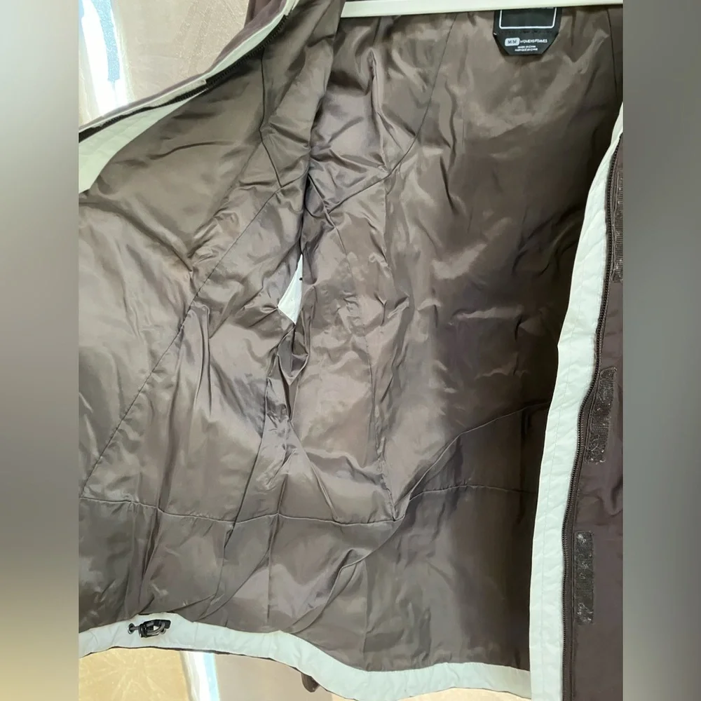 The North Face Women’s 2-piece Ski/Winter Jacket - Picture 9 of 16